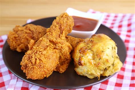 Premium Photo Plate Of Golden Brown Crispy Fried Chicken Drumsticks