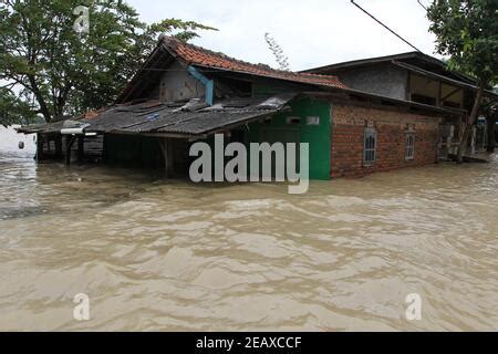 Banjir Kilat In English / China Dealing With Disastrous Flooding After ...