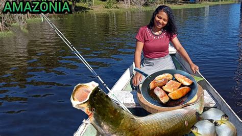 Pescaria Frito De Pirarucu No Molho De Tucupi Na Beira Do Rio Na