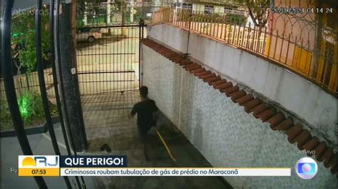 Vídeo Bandidos furtam tubulação de gás no Maracanã Bom Dia Rio G1