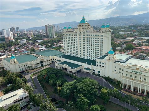 Waterfront Cebu City Hotel and Casino: Service par Excellence