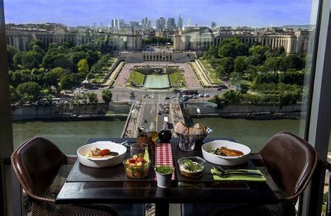 D Jeuner Au Er Tage De La Tour Eiffel Restaurant Tour Eiffel Paris