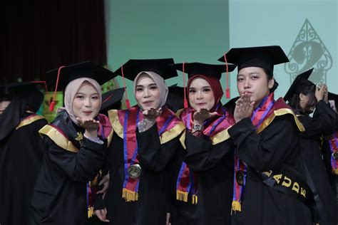 WISUDA KE 2 UNKARTUR Laku Ing Sasmita Amrih Lantip