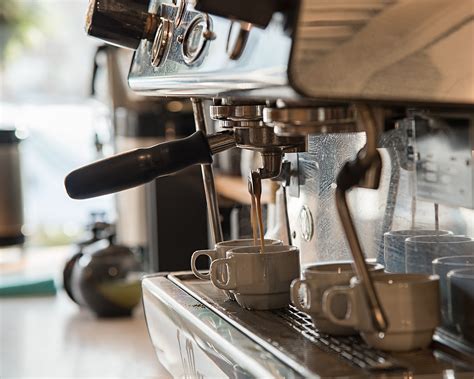 gambar mesin espresso alat kecil barista portafilter pembuat kopi