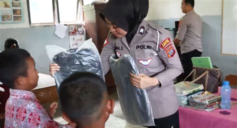 Rayakan HUT Ke 77 Bhayangkara Polres Taput Gelar Baksos Di SDN Parik