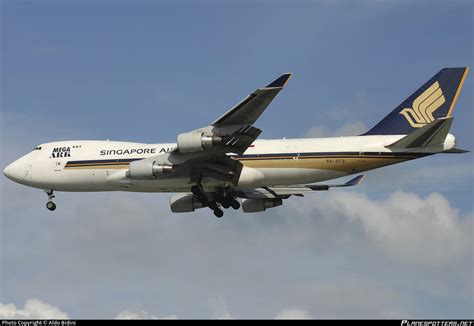 V Sfq Singapore Airlines Cargo Boeing F Photo By Aldo Bidini