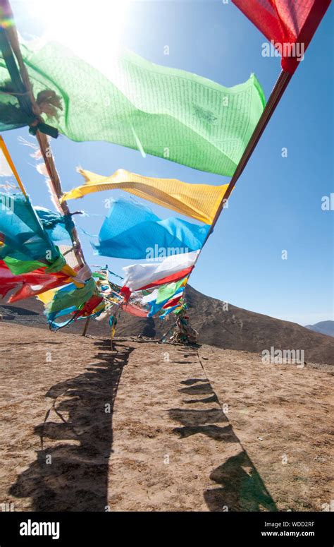 Buddhistische Gebetsflaggen Tibet Fotos Und Bildmaterial In Hoher