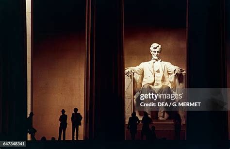 Abraham Lincoln Memorial Monument Photos and Premium High Res Pictures ...