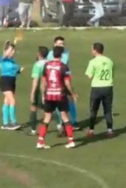 Increíble Agresión A Mujer Arbitro En Argentina Video Hoy Fut Fútbol Internacional