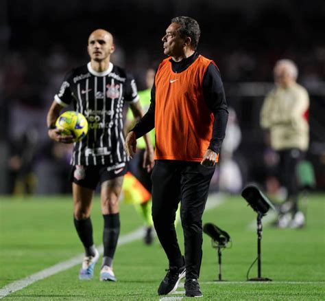 Luxemburgo enxerga falta de intensidade do Corinthians em elimanação