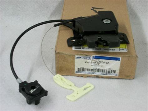 Sell 9902 Lincoln Town Car Latch Assy Luggage Compartment Door In