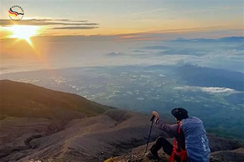 Wisata Alam Di Sumatera Barat Mendaki Gunung Merapi Koperasi