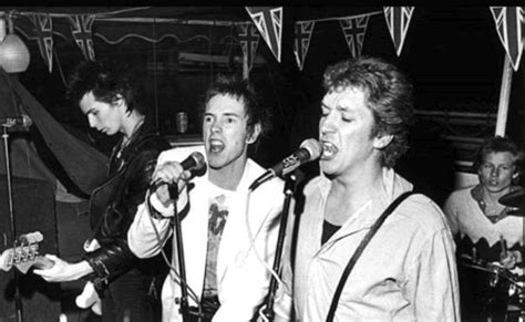 That Time Sex Pistols Crashed The Queen S Silver Jubilee Articles