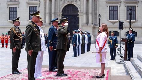 Dina Boluarte Recibió Bastón De Mando De La Pnp Y Fuerzas Armadas