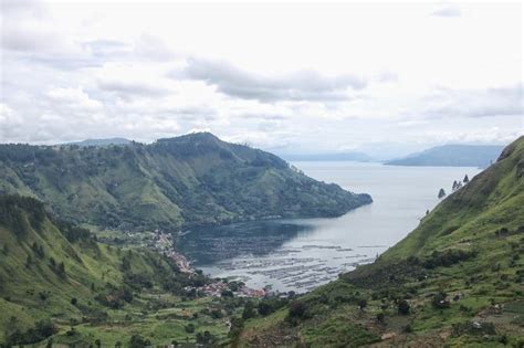 Diapit Bukit Barisan Intip Pesona Desa Wisata Haranggaol Di Danau Toba