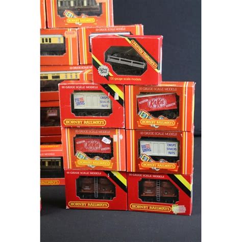 Boxed Hornby Oo Gauge Items Of Rolling Stock To Include Coaches