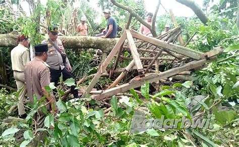 Empat Rumah Warga Dihajar Puting Beliung Radar Banyuwangi