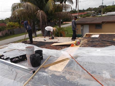 Roof Repairs & New Roofs in Miami Flat roof repair