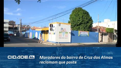 Moradores do bairro de Cruz das Almas reclamam que poste está prestes a