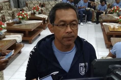 Foto Alasan Aji Santoso Putuskan Mundur Sebagai Pelatih Persela