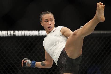 Report Michelle Waterson Out Of Ufc 257 Fight With Amanda Ribas