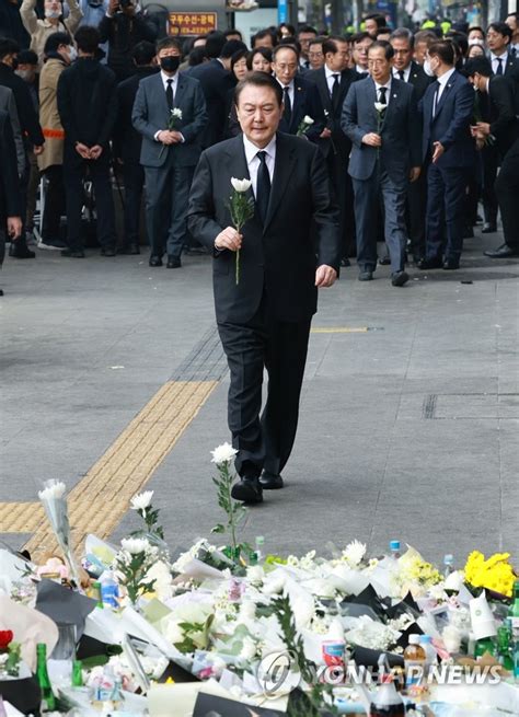 이태원 추모 공간 찾은 윤석열 대통령 연합뉴스