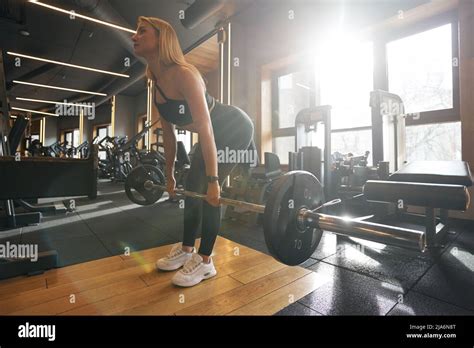 Barbell Deadlift Hi Res Stock Photography And Images Alamy