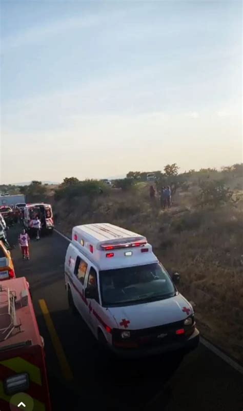 Vuelca Camión De Flecha Amarilla En Carretera A San Miguel De Allende Periódico Am