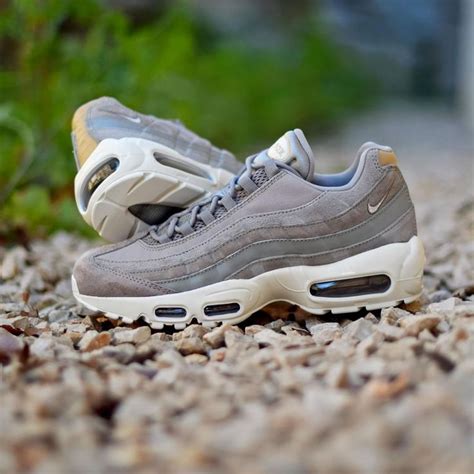 Nike W Air Max 95 Premium Cobblestone Disponible Available SNKRS