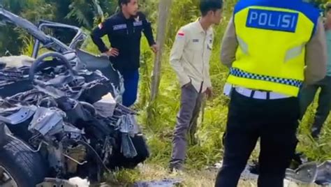 Diduga Sopir Mengantuk Mobil Pegawai Kip Bener Meriah Tabrak Truk