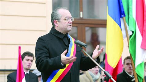 Achiziții de campanie la primăria lui Emil Boc Un milion de lei pentru