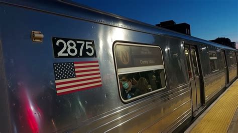 Mta R68 N Express Train Arrives And Departs Astoria Blvd Hoyt Av Youtube