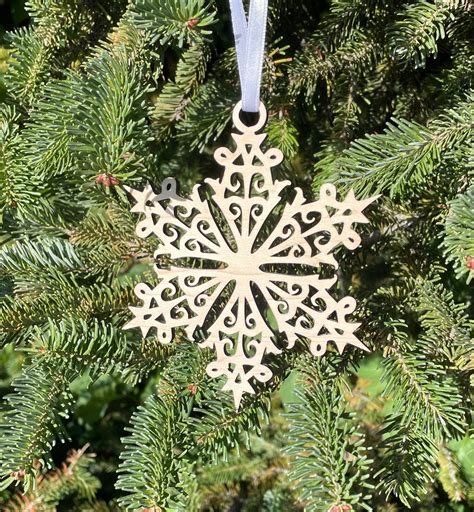 Set Of 5 Wooden Snowflake Ornaments Classic Christmas Tree Etsy