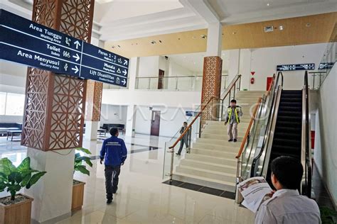 PROYEK KERETA BANDARA ADI SOEMARMO ANTARA Foto