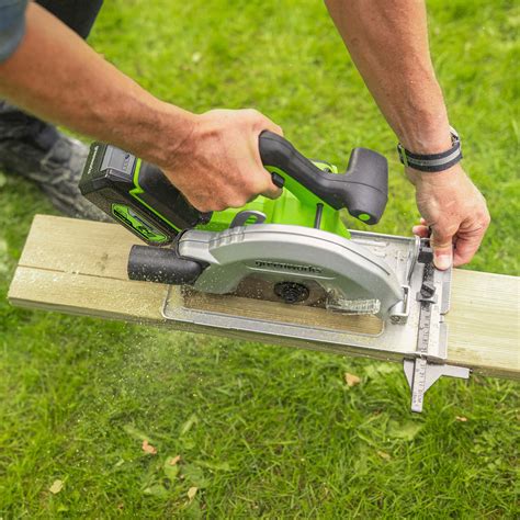 circular saw won't cut 2