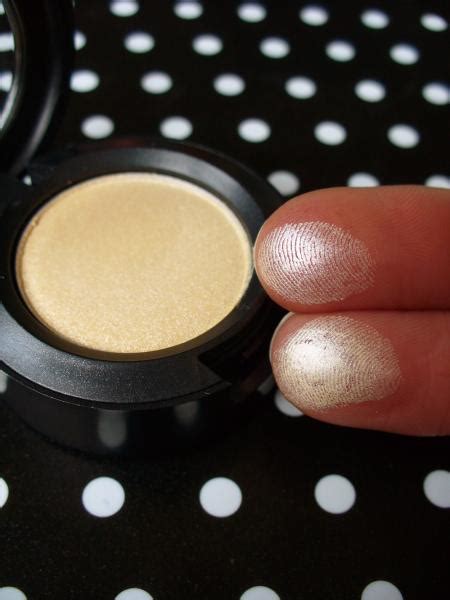 Mac Nylon Eyeshadow - Let's talk beauty