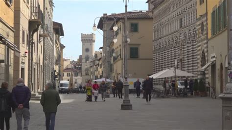 Sosta Selvaggia Davanti Ai Monumenti Cittadini Notizie Tvl Tv Libera