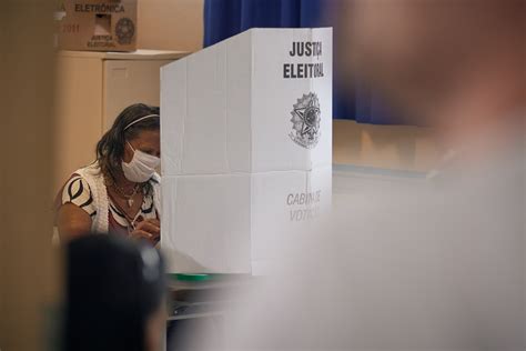 Brasileiros voltam às urnas neste domingo para o segundo turno saiba