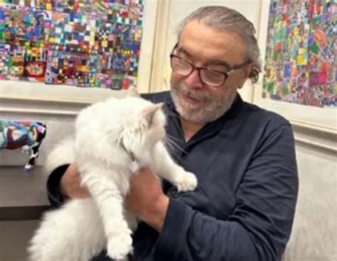 Sparito Il Gatto Di Nino Frassica Le Accuse Della Moglie Alla Vicina