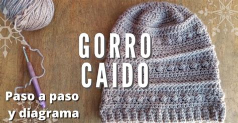 Gorro estilo caído con punto relieve Crochet al cuadrado