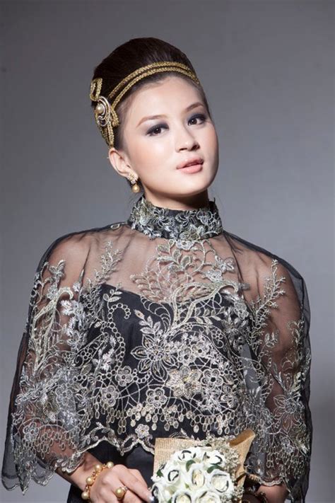 myanmar celebrities modern fashion style wutt hmone shwe yee