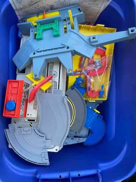 Hot Wheels Fahrzeuge und Track Sets Gebraucht in Basel für CHF mit Lieferung auf Ricardo