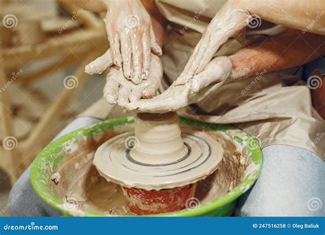 close  photo  hands making   pottery stock photo image