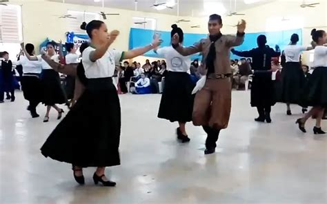 Danza El Pollito Danzas De Argentina Costumbres