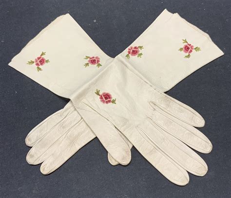 Vintage White Leather Floral Gloves Auction