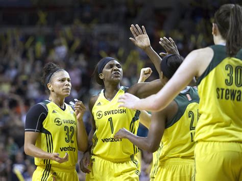 WNBA Free Agency: Seattle Storm re-sign Crystal Langhorne