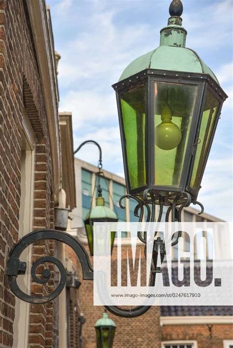 Amsterdam Nederland Augustus A Lantern In The Courtyard Of The