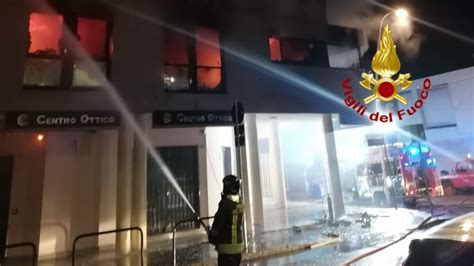 Cagliari Incendio In Uno Studio Medico In Via Mameli Mezzi Dei