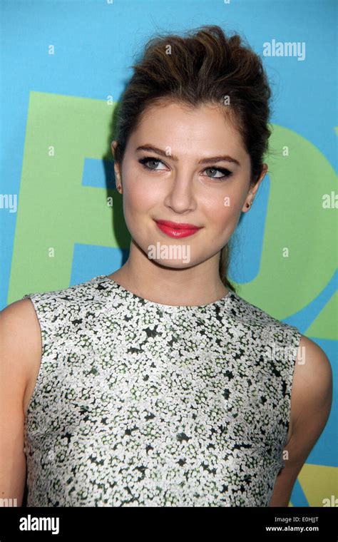 New York New York Usa 12th May 2014 Actress Zoe Levin Attends The