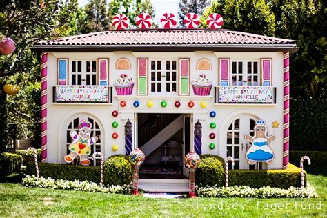 Gingerbread House Decorations Outdoor – Idalias Salon